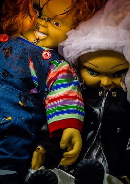 Korkunç Cadılar Bayramı Korkunç Chucky bebeği ve arkadaşı