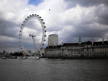 London Eye, Thames nehrine bakan Milenyum çarkı