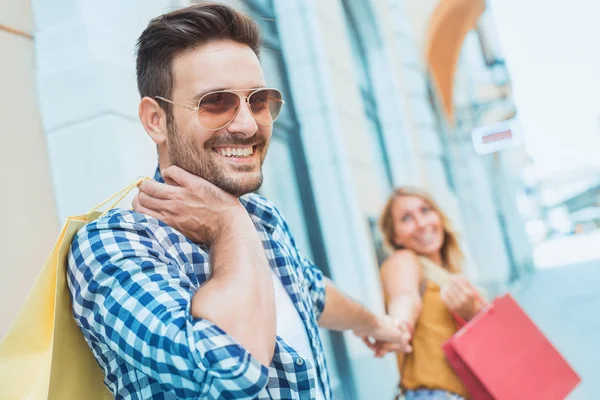 Casal em compras — Fotografia de Stock