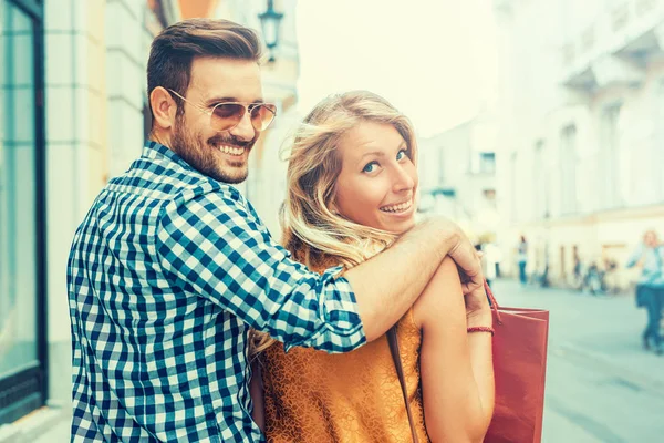 Great sale!Couple in shopping — Stock Photo, Image