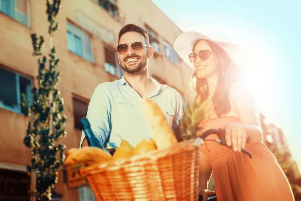 Happy young couple — Stock Photo, Image