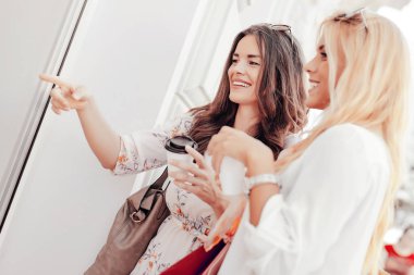 arkadaşlar alışveriş