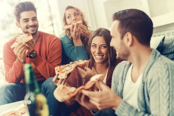 Friends eating pizza