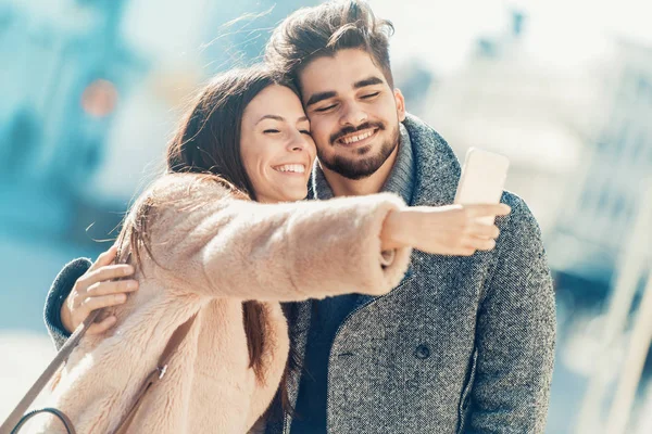 Feliz pareja enamorada — Foto de Stock