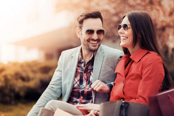 Casal na natureza — Fotografia de Stock