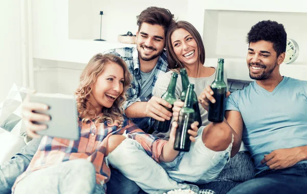 En yakın arkadaşlarım eğleniyor