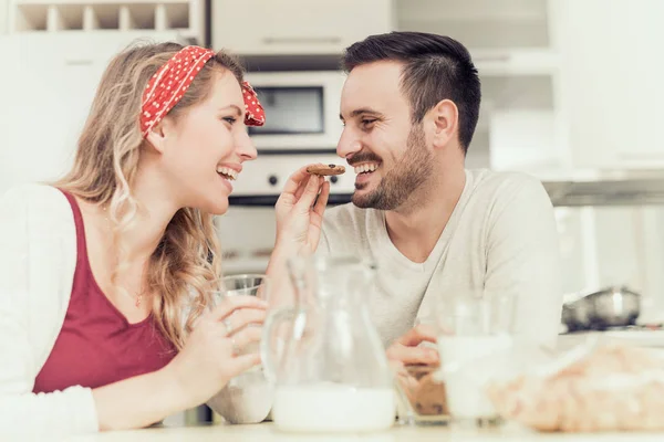 Happy young couple having breakfast at home — Stock Photo, Image