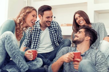 Kahve Saati, evde arkadaşlar