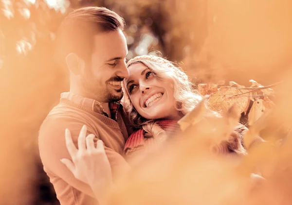 Young couple in love outdoor — Stock Photo, Image