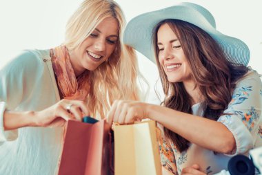 Zaman, kadın iyi alışveriş sonra rahatlatıcı alışveriş