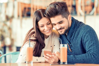 Romantik bir tarihte genç Çift