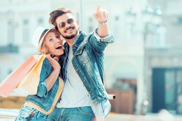 Young couple on shopping — Stock Photo, Image