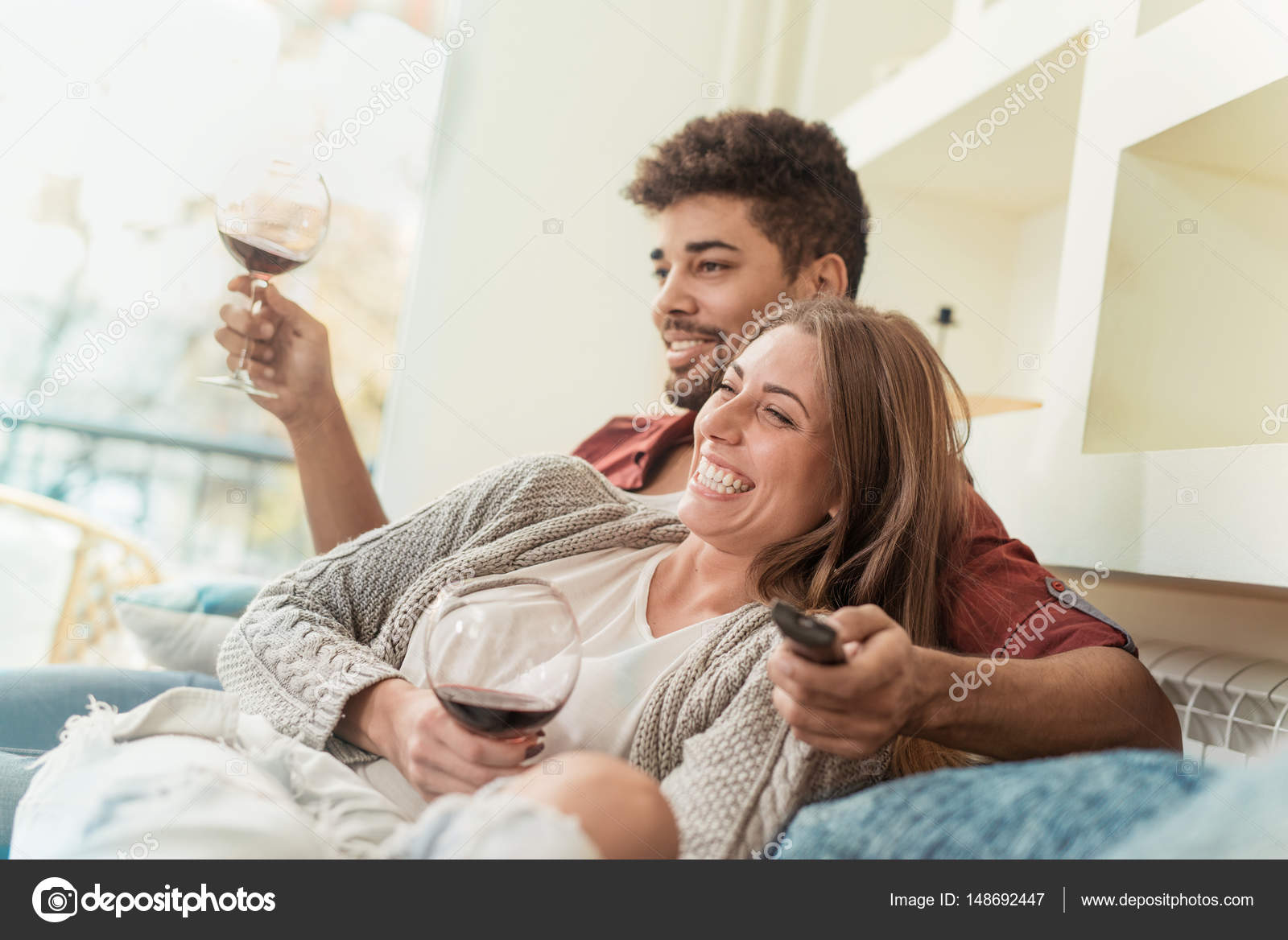 Couple enjoys. вдвоем. счастливая пара в лесу картинки в полный рост. Couple enjoys. парень смотрит на девушку издалека.