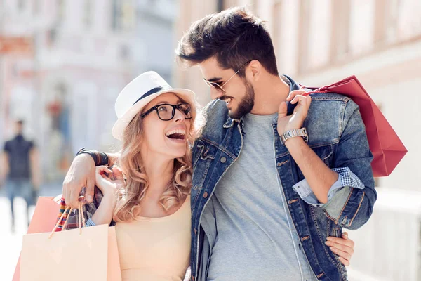 Couple with shopping bags — Stock Photo, Image