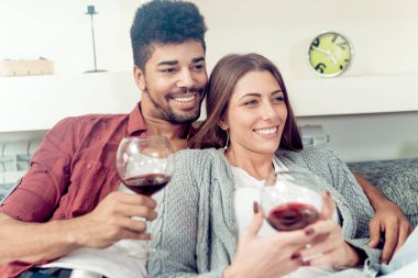evde şarap zevk çift