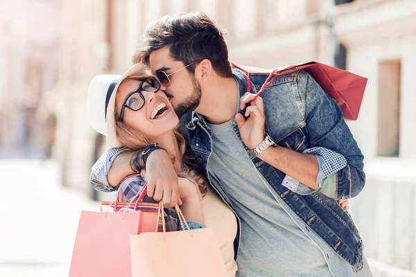 Pareja feliz joven — Foto de Stock