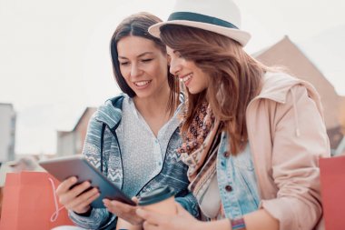 arkadaşlar alışveriş