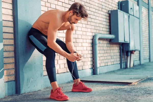 Después de entrenar en la ciudad —  Fotos de Stock