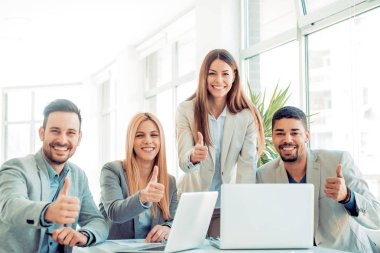 iş toplantısı gençlerin grup