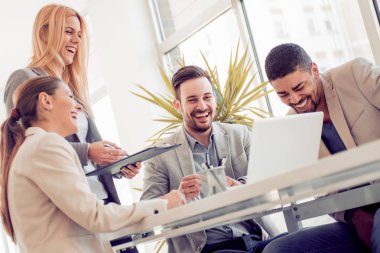 iş toplantısı gençlerin grup