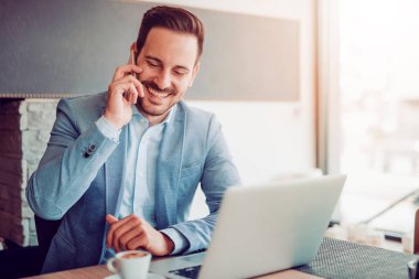 Kafede mola işadamı