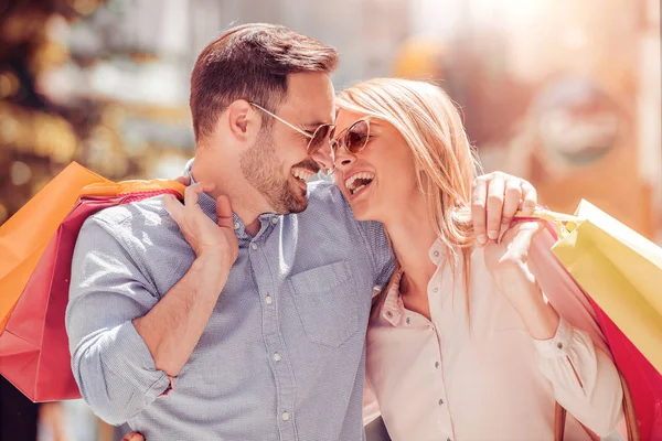 Couple with shopping bags — Stock Photo, Image