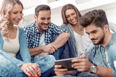 Evde zevk güzel gençler