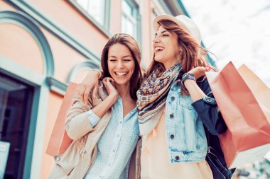 Şehirde alışveriş zamanı