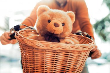 Adam sürüş Bisiklet park