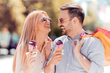 Kaç alışveriş sevgi dolu