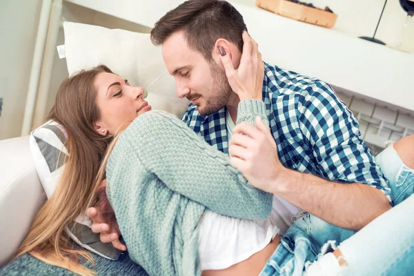 Pareja encantadora juntos — Foto de Stock