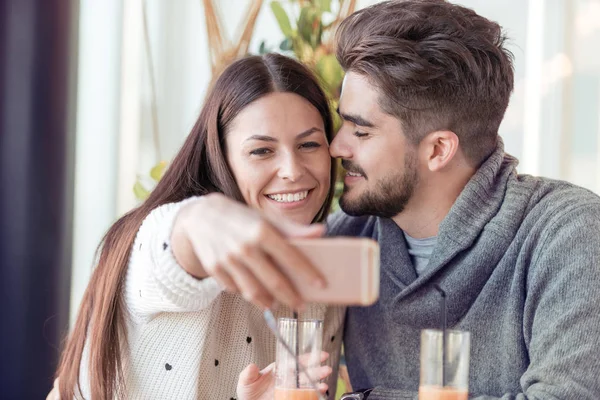 Beautiful young couple making selfie — Stock Photo, Image