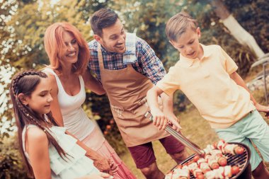 Aile Barbekü partisi