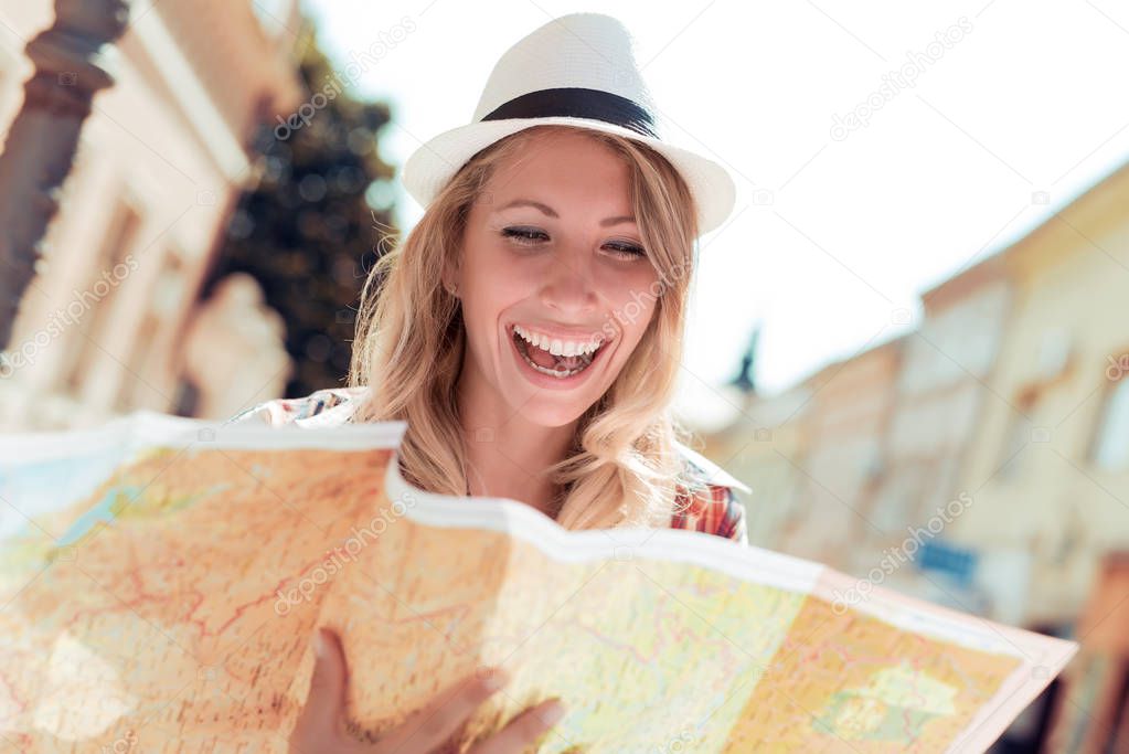 woman using city map 