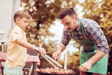 Aile zaman kendi bahçesinde