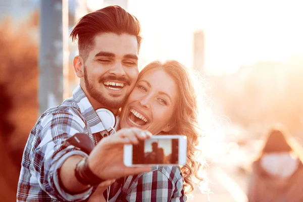 Preciosa pareja feliz — Foto de Stock