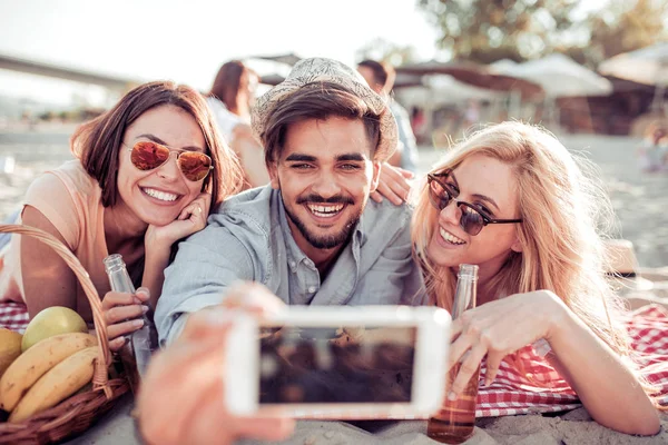 Selfie en la playa — Foto de Stock