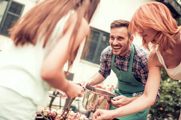 Hora de la barbacoa en casa — Foto de Stock