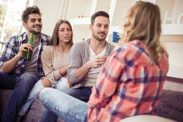 Vrienden hebben plezier — Stockfoto