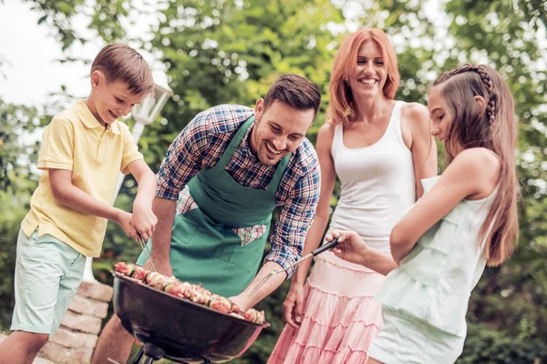 Barbecue time in garden — Stock Photo, Image