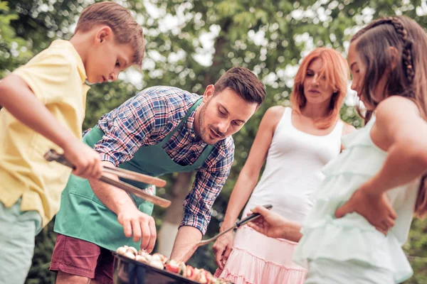 Hora de la barbacoa en casa — Foto de Stock