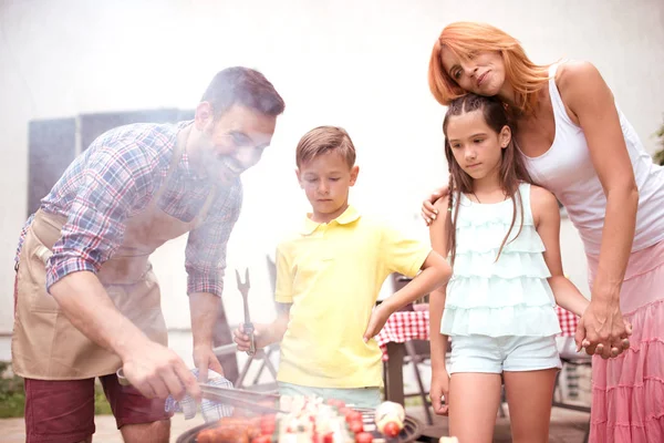 Family on vacation having barbecue — Stock Photo, Image