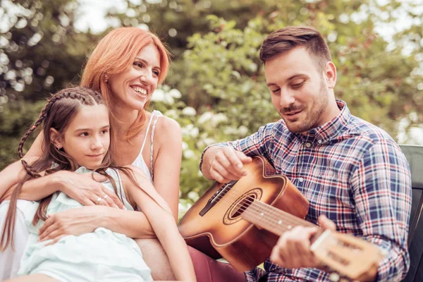 Mutlu aile kaliteli zaman zevk