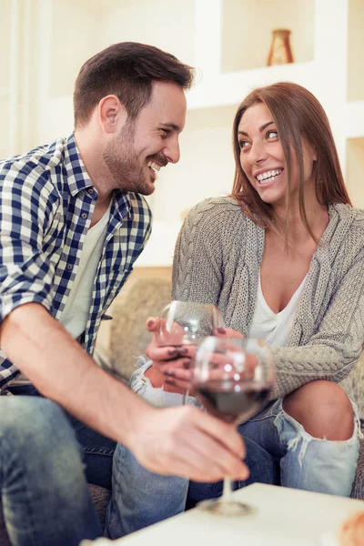 Pareja teniendo una cita romántica — Foto de Stock