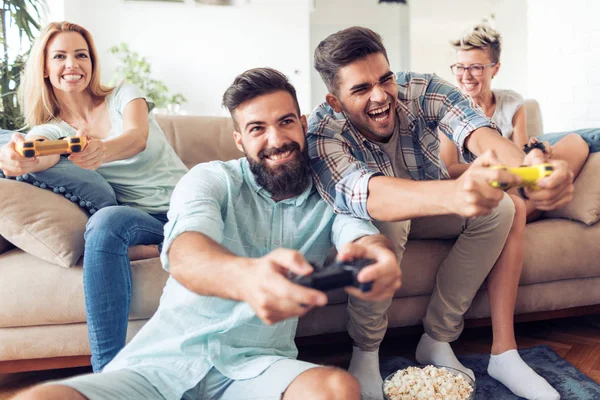 Arkadaşları ve video oyunları