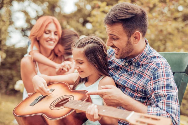 Young family enjoying quality time — Stock Photo, Image