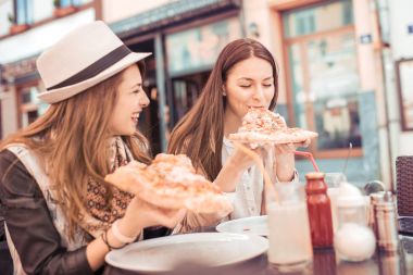 Kadın yemek molası