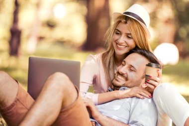 Kaç tablet çimenlerin üzerinde kullanma