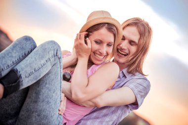 Günbatımı güzel Romantik Çift 