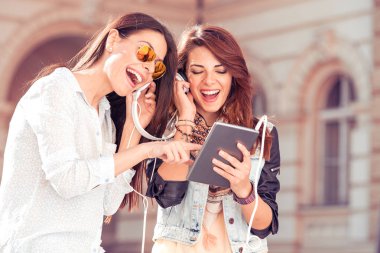 tablet kullanma ve müzik arkadaşlar